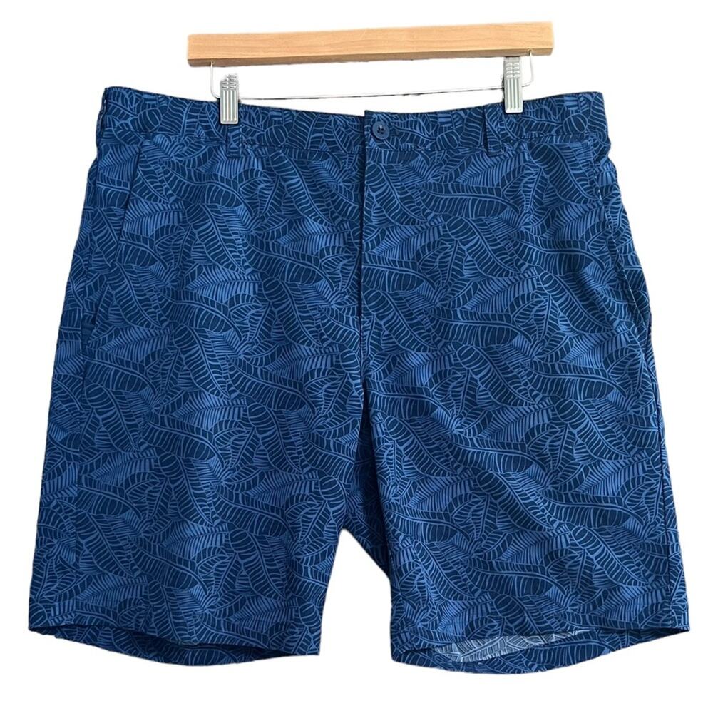 IZOD Golf Flat Front Shorts Men Size 38 Blue Leaf Front and Back Pockets Leisure